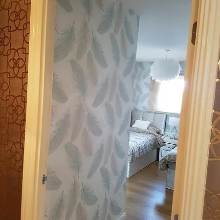 City Centre Penthouse With Parking - 3 Bedrooms, 3 Bathrooms, 1 Living Room/kitchen - Huge Terrace Glasgow