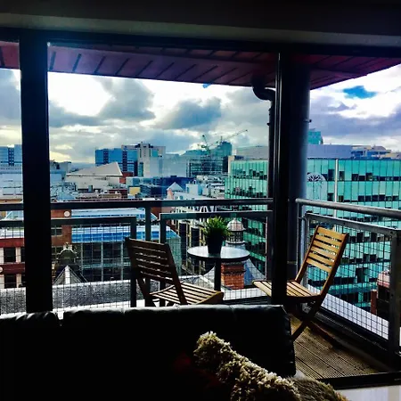 City Centre Penthouse With Parking - 3 Bedrooms, 3 Bathrooms, 1 Living Room/kitchen - Huge Terrace Apartment