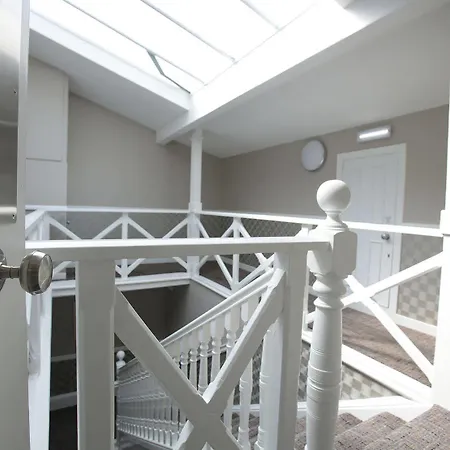 アンバサダー ホテル