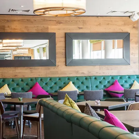 מלון Hilton Garden Centre 4*