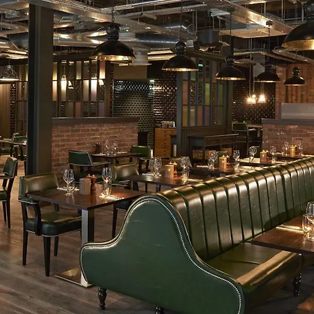 Village 4* Glasgow