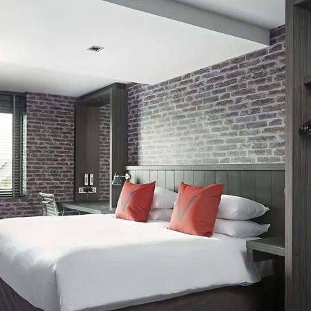 Village 4* Glasgow