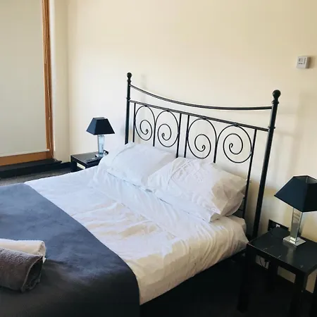 City Centre Penthouse With Parking - 3 Bedrooms, 3 Bathrooms, 1 Living Room/kitchen - Huge Terrace Glasgow