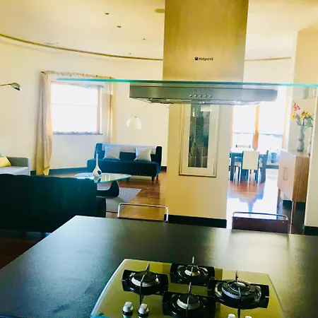City Centre Penthouse With Parking - 3 Bedrooms, 3 Bathrooms, 1 Living Room/kitchen - Huge Terrace Apartment Glasgow