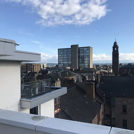 City Centre Penthouse With Parking - 3 Bedrooms, 3 Bathrooms, 1 Living Room/kitchen - Huge Terrace Glasgow