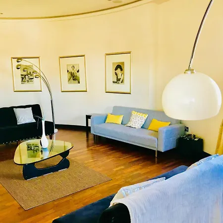 City Centre Penthouse With Parking - 3 Bedrooms, 3 Bathrooms, 1 Living Room/kitchen - Huge Terrace *