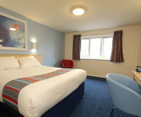Travelodge Airport 3*