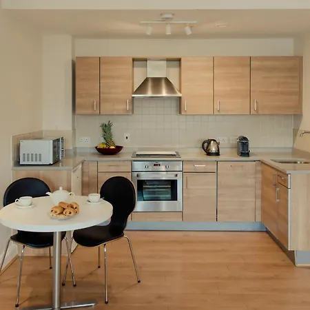Premier George Square Apartment