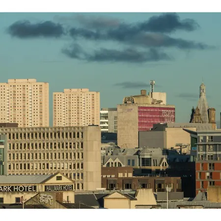 Apartment Riverside Simplicity: Great Views Secure Parking Glasgow