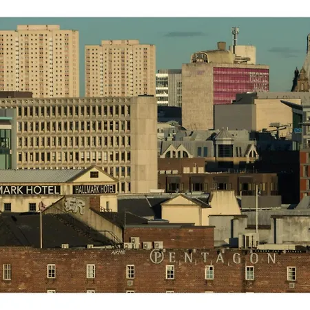 Riverside Simplicity: Great Views Secure Parking * Glasgow