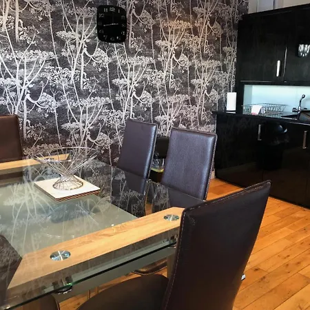 Clyde View Apartment *