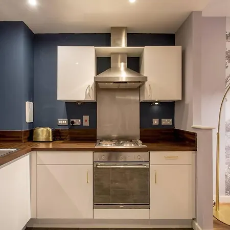Chic & Quiet City Centre Apt! Appartamento