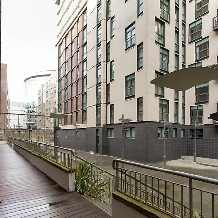 Chic & Quiet City Centre Apt! *