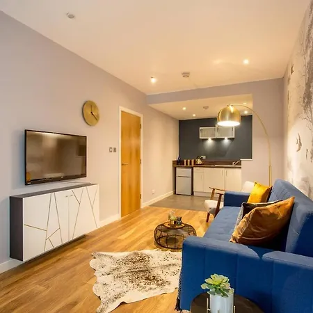 Chic & Quiet City Centre Apt! Appartamento