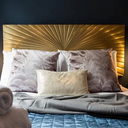 Chic & Quiet City Centre Apt! Appartamento *