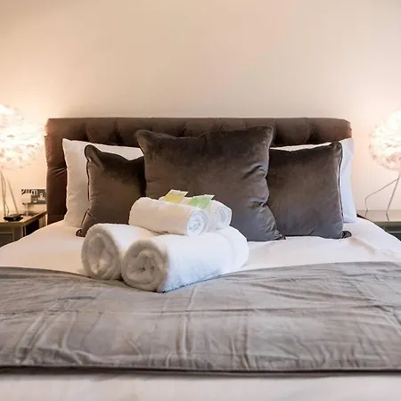Holiday home Luxury 4 Bed Townhouse In Prestigious West End Glasgow