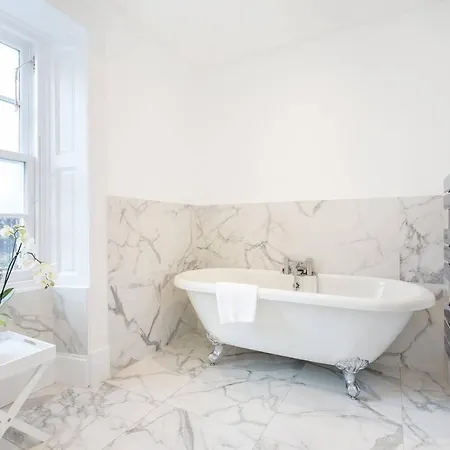 Holiday home Luxury 4 Bed Townhouse In Prestigious West End Glasgow