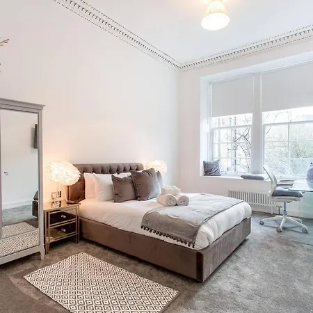 Luxury 4 Bed Townhouse In Prestigious West End *