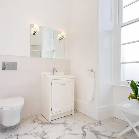 Holiday home Luxury 4 Bed Townhouse In Prestigious West End *