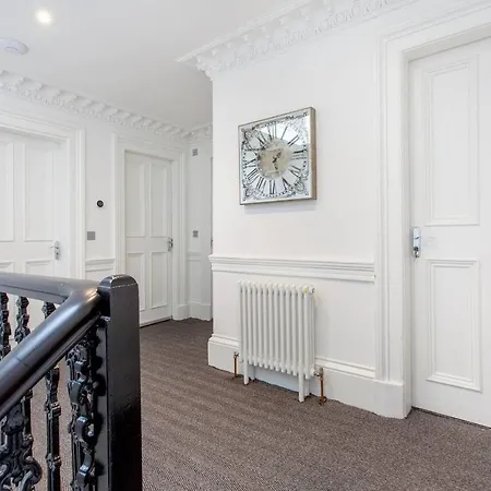 Luxury 4 Bed Townhouse In Prestigious West End *