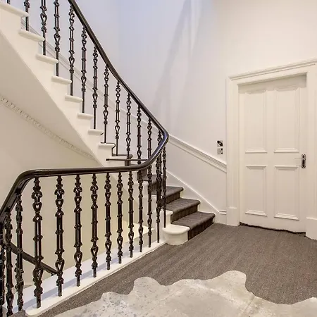 Holiday home Luxury 4 Bed Townhouse In Prestigious West End Glasgow