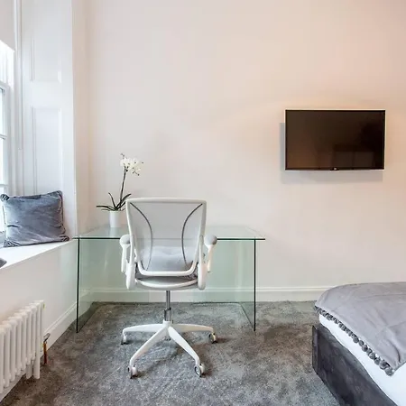 Holiday home Luxury 4 Bed Townhouse In Prestigious West End *