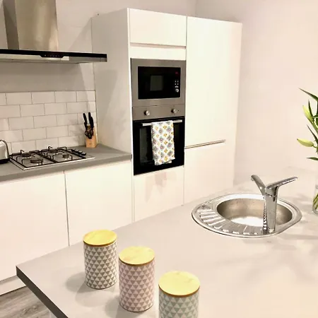 Ferienhaus Byevo Almar - Close To And Airport - Perfect For Contractors Or Large Groups