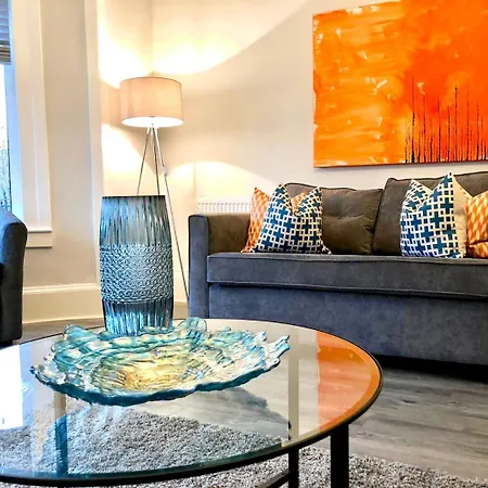 度假居 Byevo Almar - Close To And Airport - Perfect For Contractors Or Large Groups