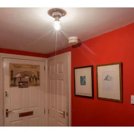 Beautifully Kept Mezzanine Flat ★school Of Art★