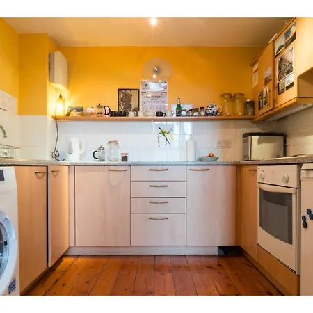 Apartment Beautifully Kept Mezzanine Flat ★school Of Art★