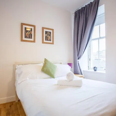 Beautiful Homely Flat In The Centre Of West End Appartamento