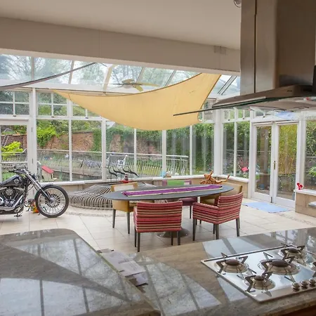 Stunning Victorian With Large Private Garden Villa