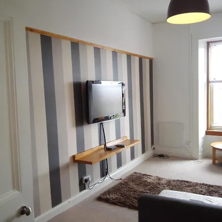 Traditional West End Hydro Apartment *