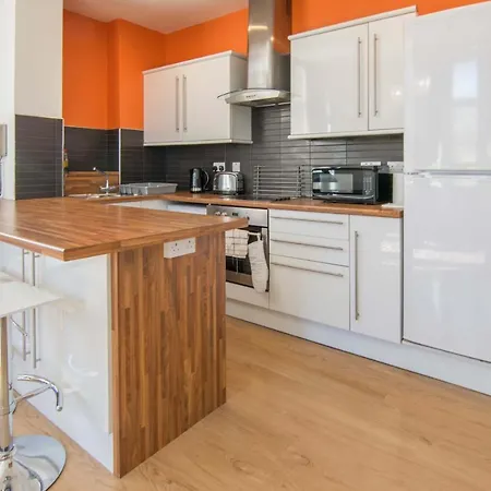 Stunning 2 Bed Flat In The Heart Of Merchant City *