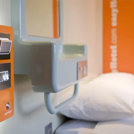 Easyhotel 2*
