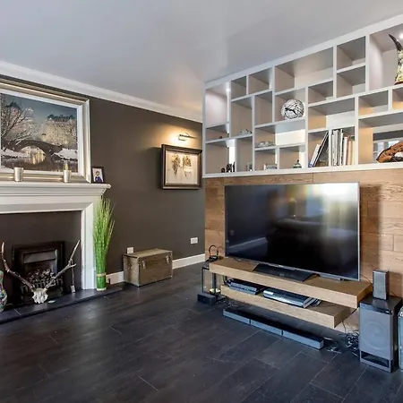 Luxury West End Apt. W/ Private Outdoor Area Glasgow