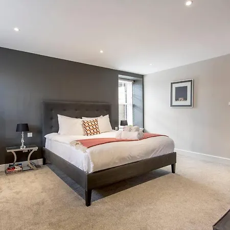 Luxury West End Apt. W/ Private Outdoor Area Glasgow