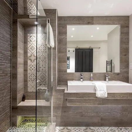Appartamento Luxury West End Apt. W/ Private Outdoor Area