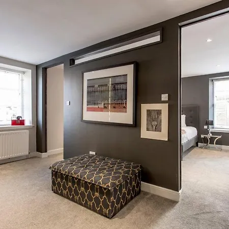 Luxury West End Apt. W/ Private Outdoor Area * Glasgow