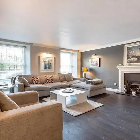 Luxury West End Apt. W/ Private Outdoor Area Appartamento