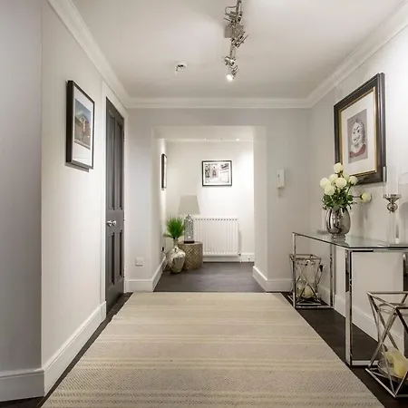 Appartamento Luxury West End Apt. W/ Private Outdoor Area