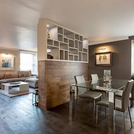 Luxury West End Apt. W/ Private Outdoor Area Appartamento *