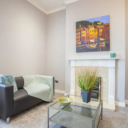 Fresh And Cosy Flat Minutes From West End *