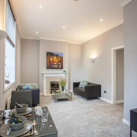 Fresh And Cosy Flat Minutes From West End *