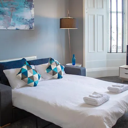 Anchored - Spacious In Glasgow's Southside Apartment *