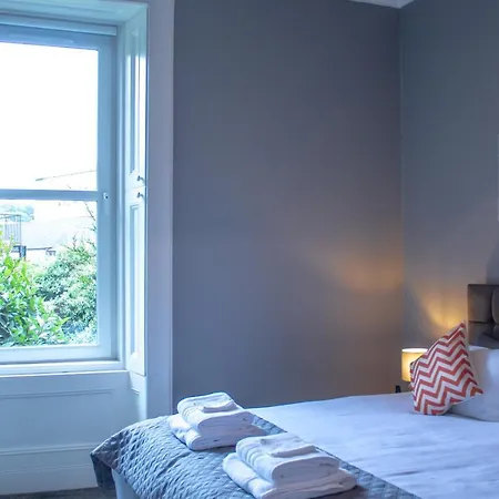 Apartment Anchored - Spacious In Glasgow's Southside