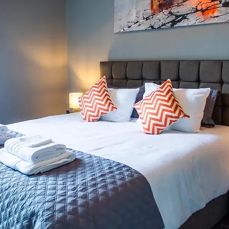 Apartment Anchored - Spacious In Glasgow's Southside *