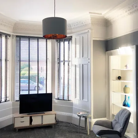 Anchored - Spacious In Glasgow's Southside Apartment Glasgow