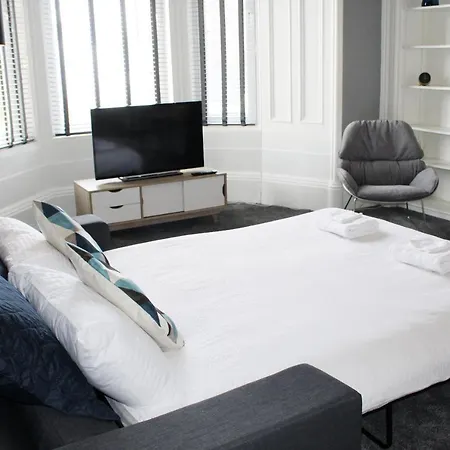 Apartment Anchored - Spacious In Glasgow's Southside