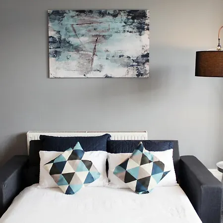 Apartment Anchored - Spacious In Glasgow's Southside *